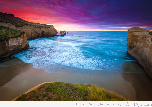 colourful-sunrise-over-tunnel-beach-new-zealand[1]